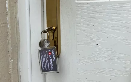 Leigh's Locksmiths handle lock fix