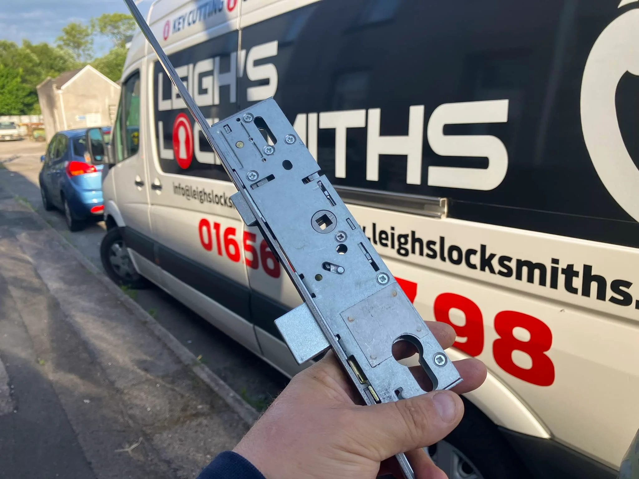 emergency locksmiths bridgend fix front door lock problem
